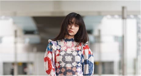 和柄の羽織を着たモデル